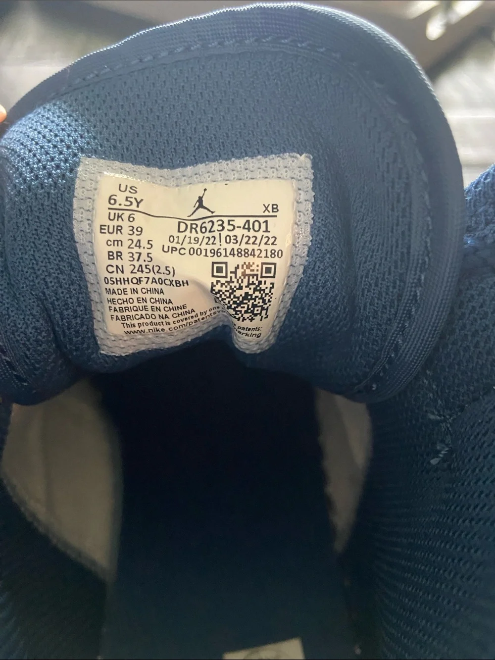 youth White and Light Blue Quarter-Top Sneakers - Jordan: